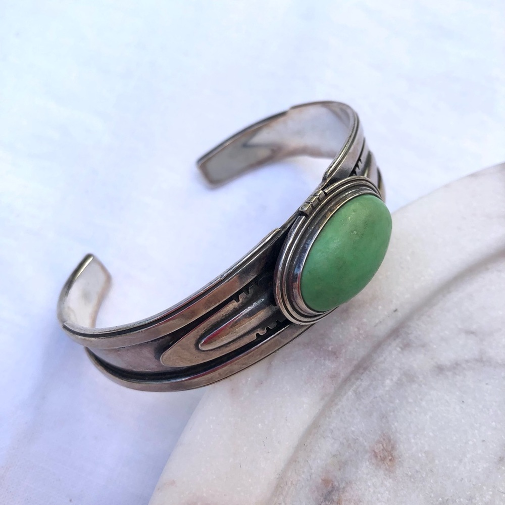 Sterling Silver Native American cuff w/ Gaspeite stone